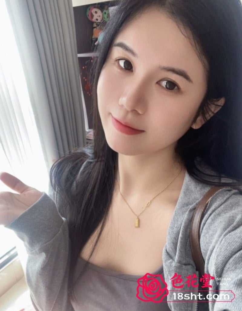 đụ cái lồn múp ko lông của em đồng nghiệp